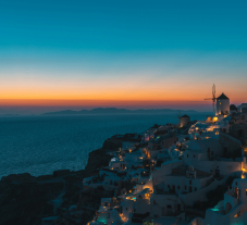 Santorin – Séjour de 7 nuits pour deux dans l’hôtel 5 Aelia Thalassa avec jacuzzi privé chauffé, vol inclus depuis Zurich