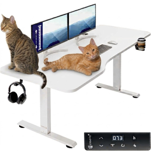 Tisch-mit-Katzen