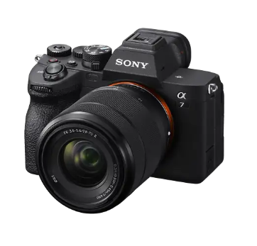 Appareil photo hybride plein format Sony Alpha 7 IV avec objectif FE 28–70 mm F3.5–5.6 OSS II chez MediaMarkt