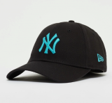 Diverses casquettes à prix réduit chez Snipes – par exemple, plus de 15 casquettes pour 15 francs