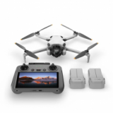 Drone DJI Mini 4 Pro Fly More Combo (RC 2) à un prix imbattable chez Interdiscount