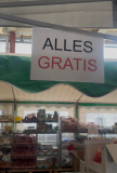De nombreux articles gratuits ou fortement réduits au marché des bonnes affaires (Local Teufenthal AG)