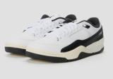 Baskets basses JORDAN Flight Court en noir/blanc chez Lounge by Zalando