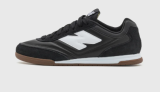 Chaussure basse unisexe New Balance URC42 en noir chez Lounge by Zalando