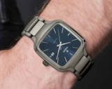 Montre pour homme Rado True Square avec boîtier en céramique, cadran bleu et verre saphir, 38 mm, chez Christ Montres & Bijoux