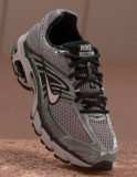 Nike Sportswear Air Max Moto 2K dans différentes tailles chez Lounge by Zalando
