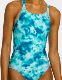 Divers shorts de bain, bikinis et maillots de bain en promotion chez Ochsner Sport, par exemple le maillot de bain pour femme Nike Hydrastrong Multi Print