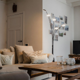 Lampe sur pied design très bien évaluée avec 5 LED dimmables chez lampen&leuchten