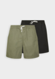 Lot de 2 shorts Pier One chez Lounge by Zalando dans les couleurs noir et olive